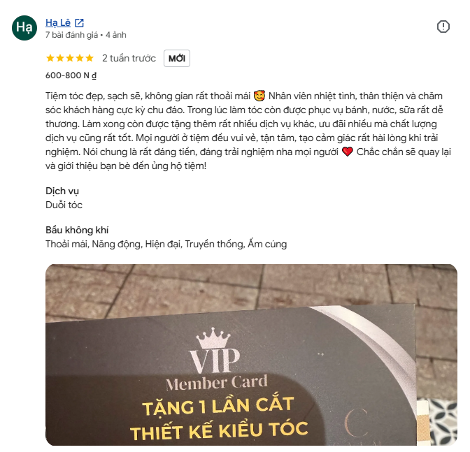 Ảnh chụp đánh giá của Hạ Lê. Tiệm tóc đẹp, sạch sẽ, không gian rất thoải mái; nhân viên nhiệt tình và chăm sóc khách hàng chu đáo.